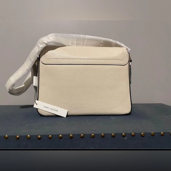 NWT Marc Jacobs Messenger White Leather with Gold accents Crossbody Purse - Picture 6 of 12